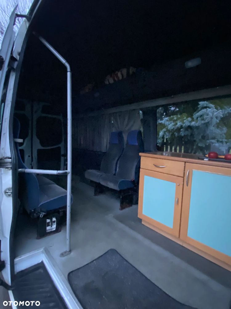 Mercedes-Benz Sprinter - 14