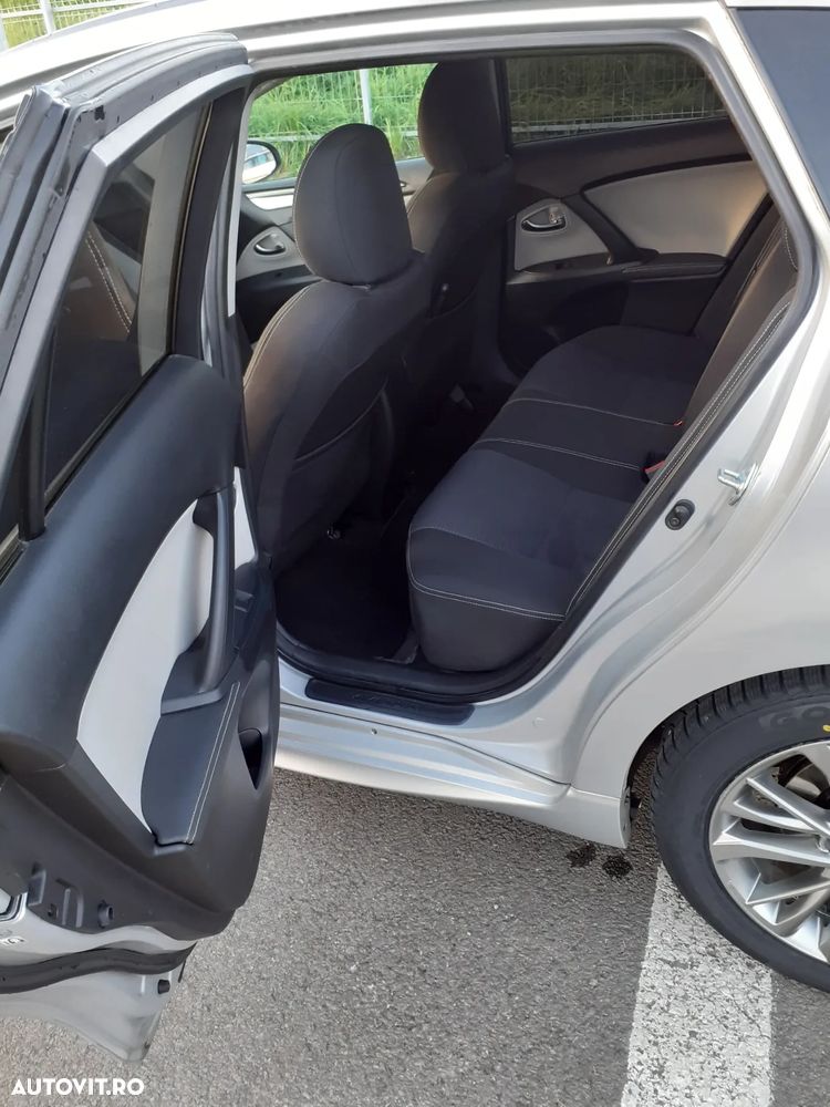 Toyota Avensis 2.0 D-4D Luxury - 7