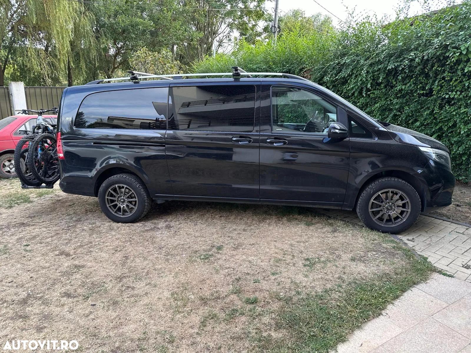 Mercedes-Benz V - 8