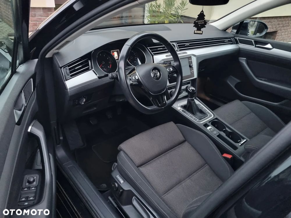 Volkswagen Passat 1.5 TSI EVO Business - 10