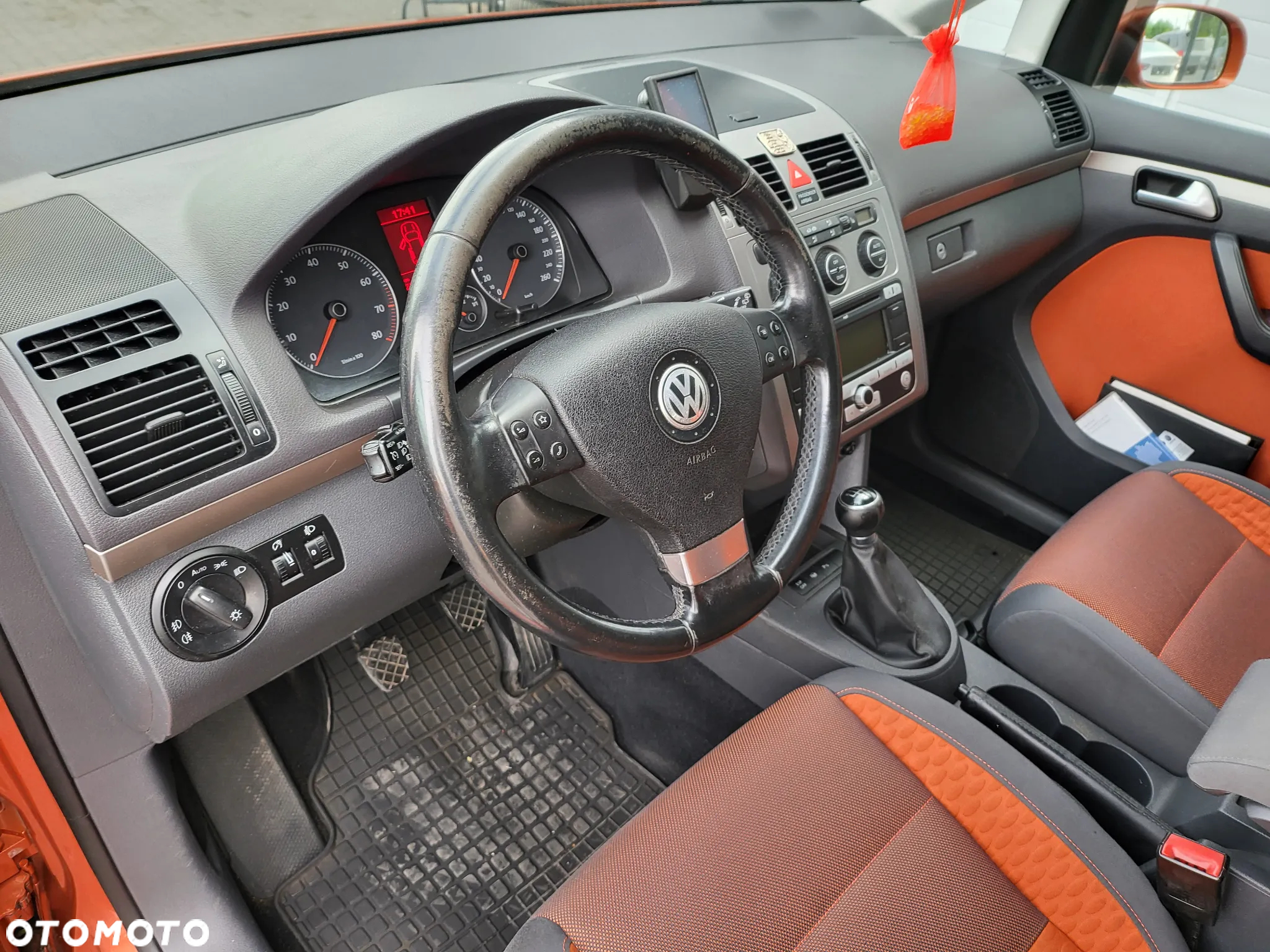 Volkswagen Touran 1.4 TSI Cross - 27