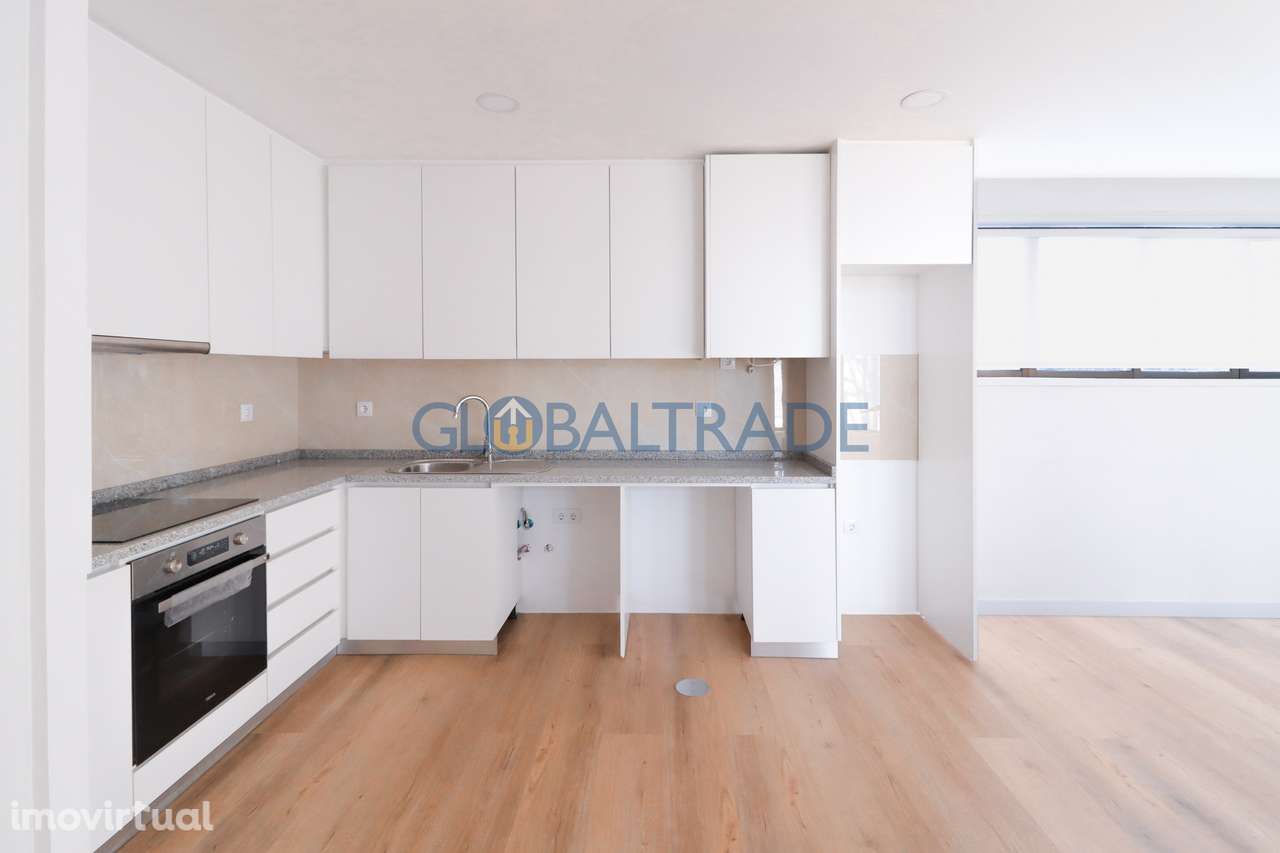 Apartamento T2 Renovado & Equipado em Baguim do Monte - Grande imagem: 2/36