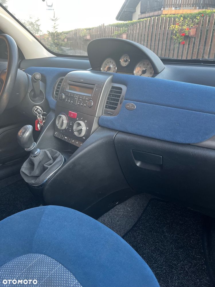 Lancia Ypsilon - 12