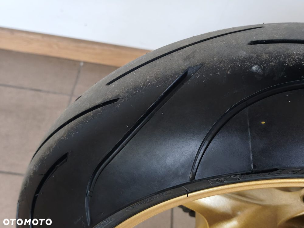 Yamaha R1 - 15