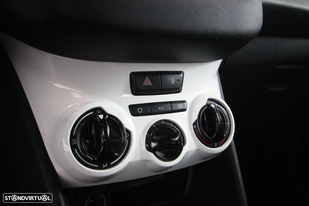 Peugeot 208 - 12