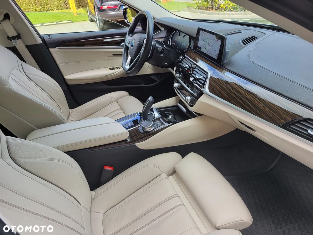 BMW Seria 5 540i xDrive Luxury Line - 26