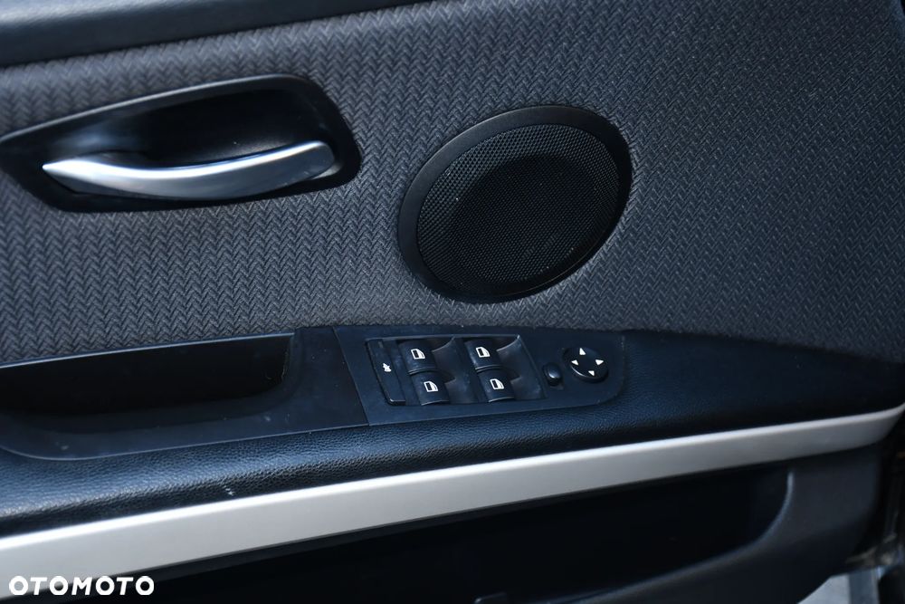 BMW Seria 3 318d - 28