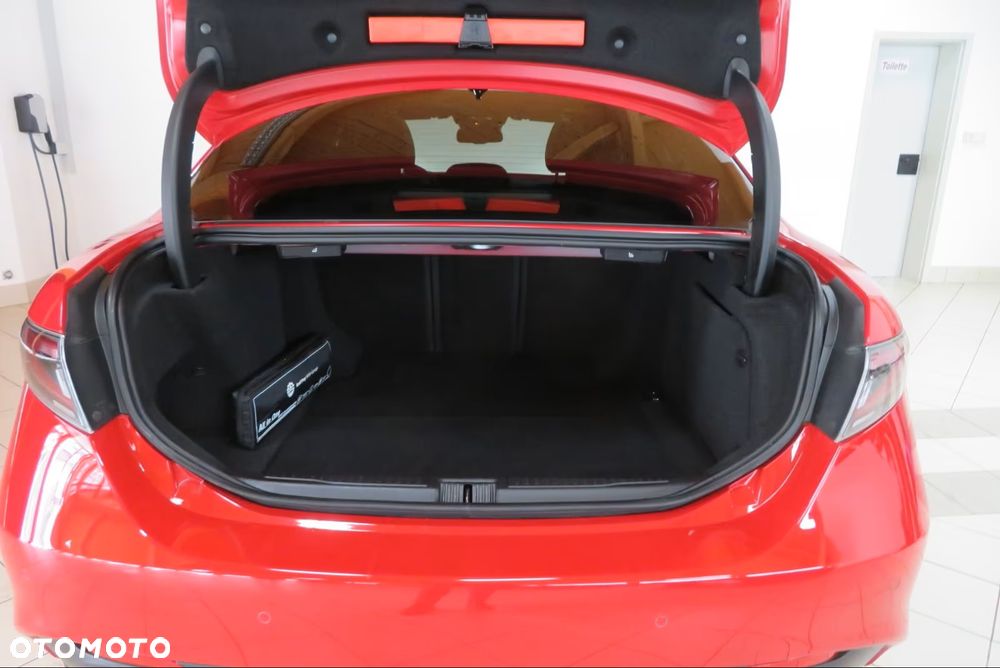 Alfa Romeo Giulia 2.0 Turbo Competizione Q4 - 10