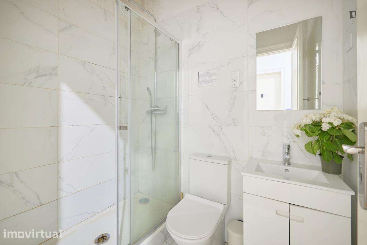 Quarto - localizado em Marquês de Pombal Lisbon - Grande imagem: 2/34