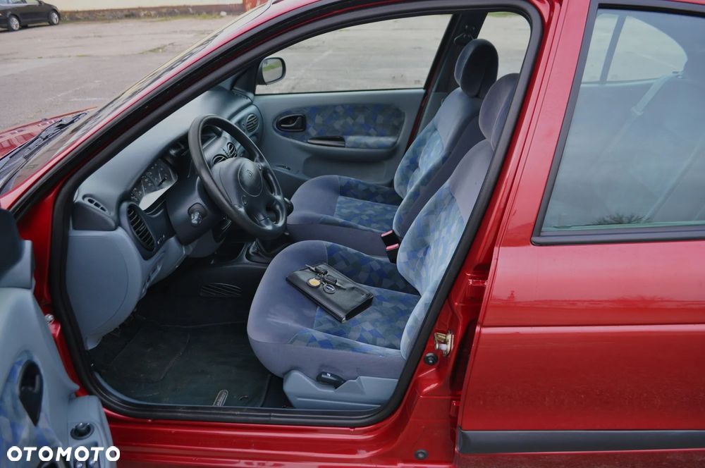 Renault Megane 1.6 RN - 19