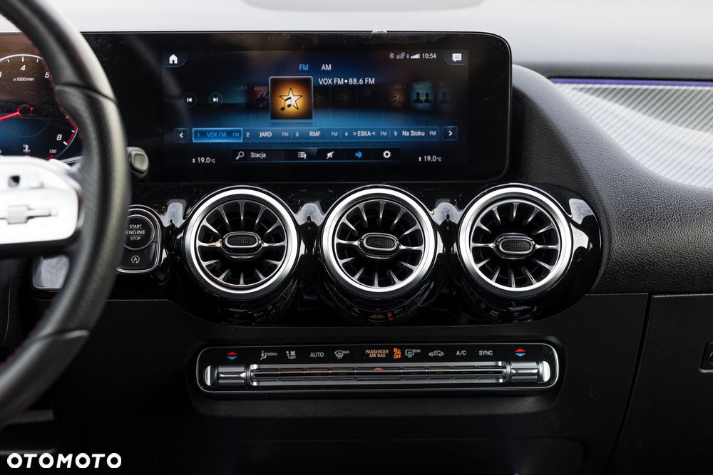 Mercedes-Benz GLA 250 8G-DCT AMG Line - 20