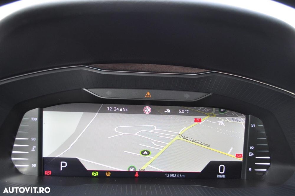 Skoda Superb 2.0 TDI DSG Premium Edition - 27