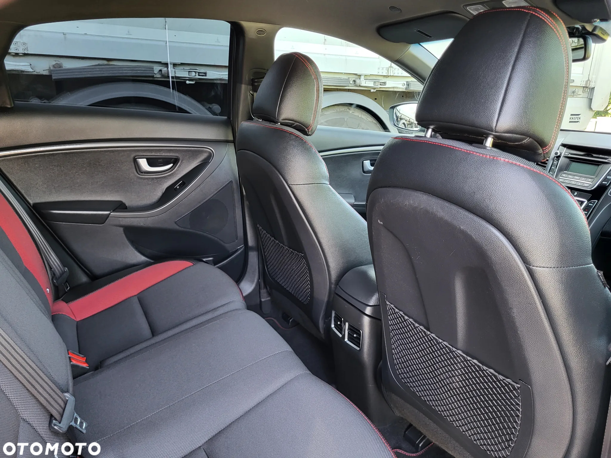Hyundai i30 1.6 GDI Turbo Luxury - 24