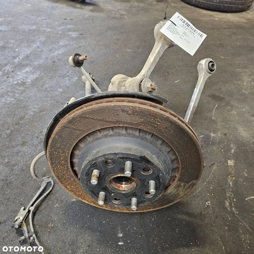 TOYOTA MIRAI II FCEV 2021 Zwrotnica prawa tylna - 1