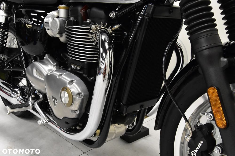 Triumph Bonneville - 28