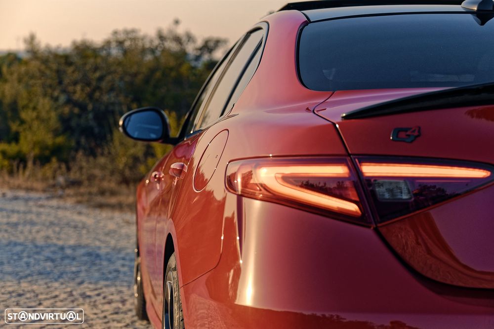 Alfa Romeo Giulia 2.0 T Estrema Q4 AT8 - 18
