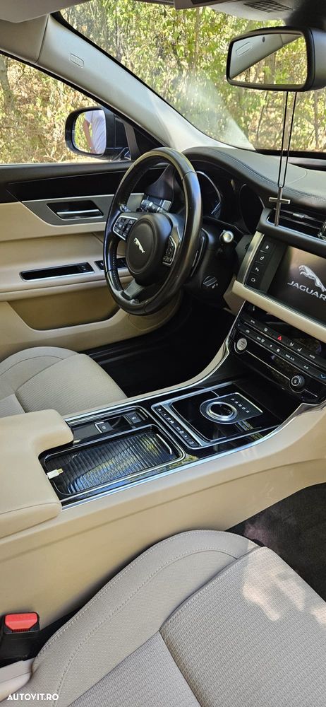 Jaguar XF 20d RWD R-Sport - 5