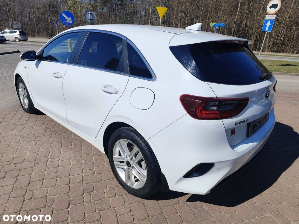Kia Ceed - 11