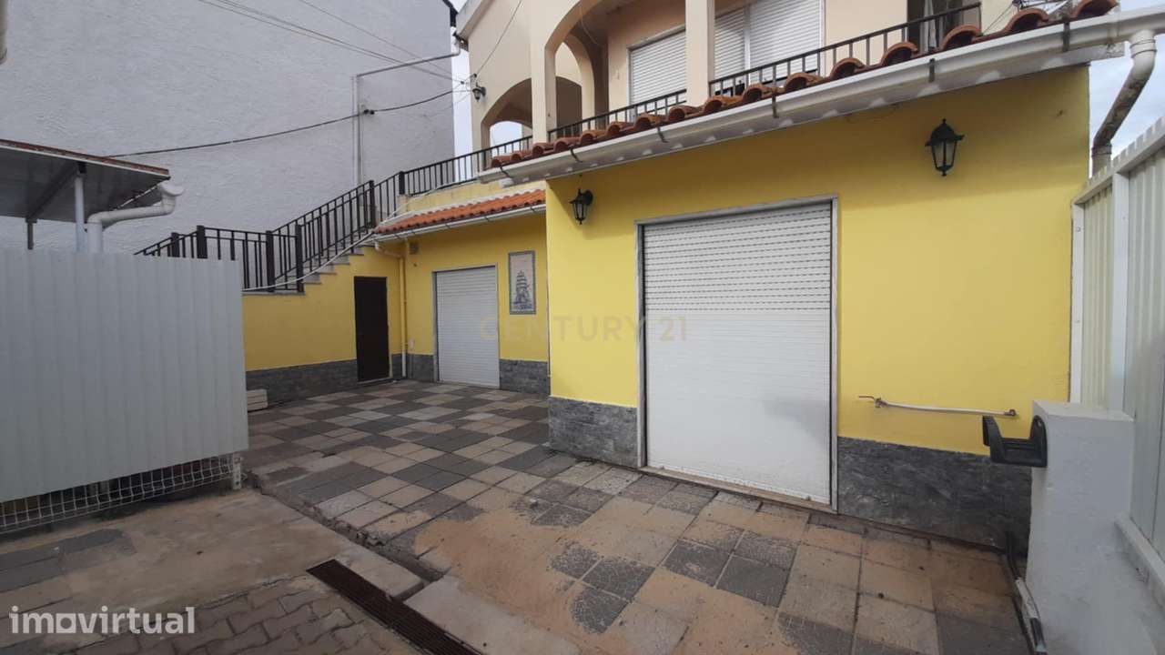 Arrendam-se quatro assoalhadas em Rés-do-chão de Moradia em Foros de A - Grande imagem: 3/19