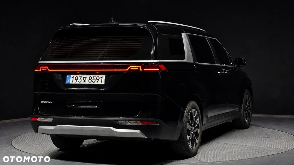 Kia Carnival - 2