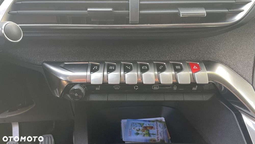 Peugeot 3008 1.2 PureTech Allure S&S - 17