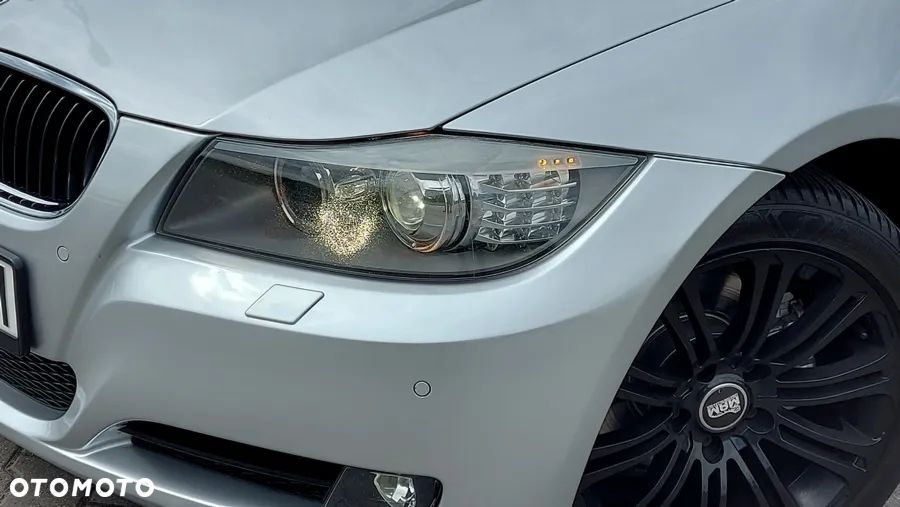 BMW Seria 3 318d DPF Touring - 28