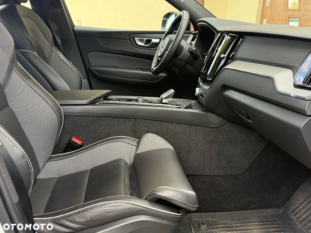 Volvo XC 60 B5 B AWD Plus Dark - 12