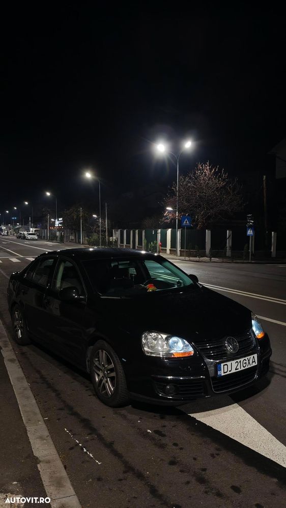 Volkswagen Jetta 2.0 TDI Sportline - 4