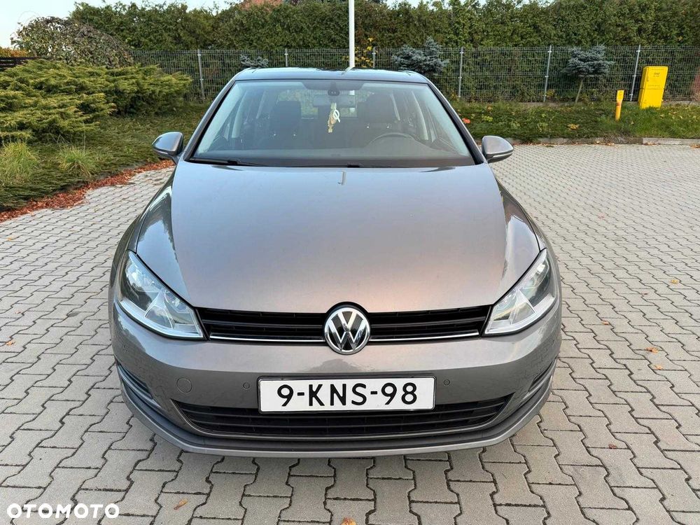 Volkswagen Golf - 1