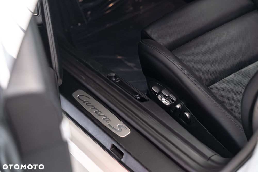Porsche 911 Carrera S PDK - 26