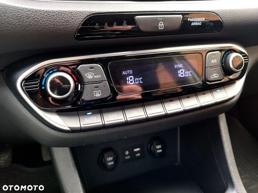 Hyundai i30 1.6 D Comfort - 23