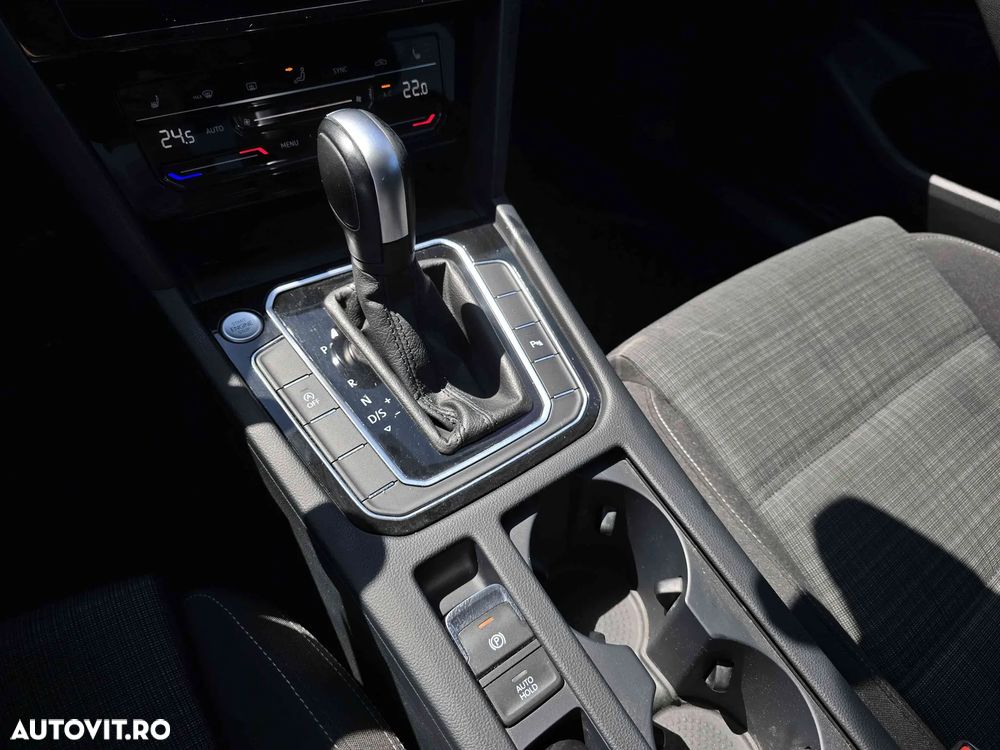 Volkswagen Passat - 14