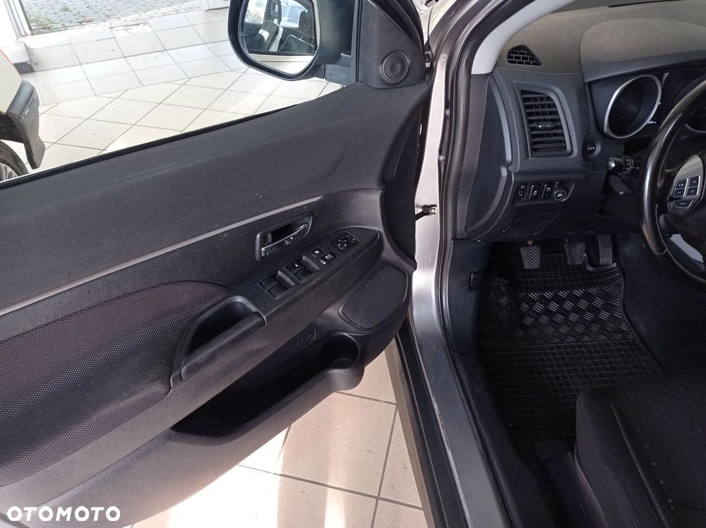 Mitsubishi ASX 1.6 Inform - 12