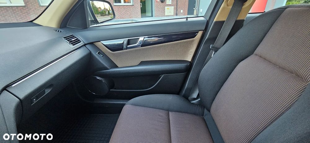 Mercedes-Benz Klasa C 200 7G-TRONIC Avantgarde Edition - 17