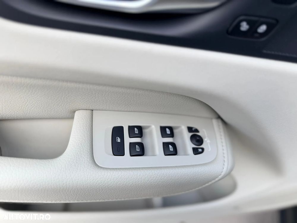 Volvo XC 60 B4 D AWD Geartronic Momentum Pro - 16