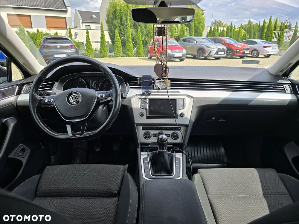 Volkswagen Passat 1.6 TDI BMT Comfortline - 12