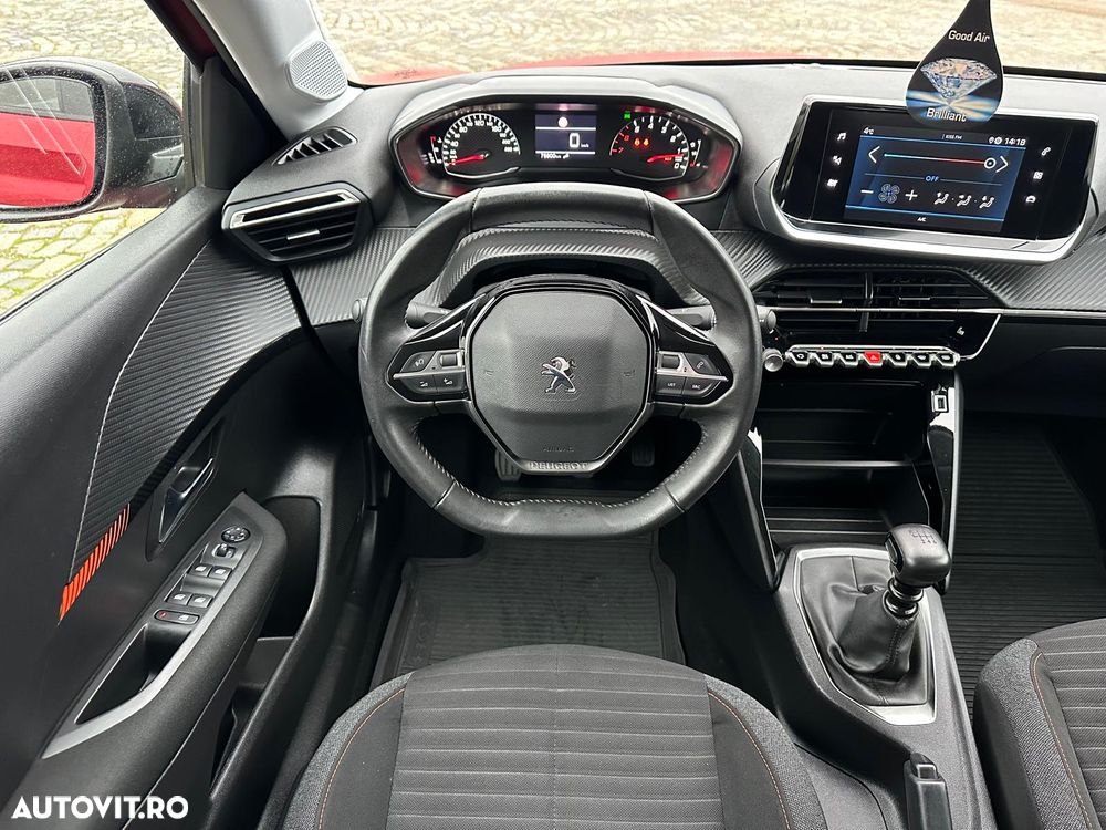 Peugeot 208 1.2 L PureTech STT Allure - 17