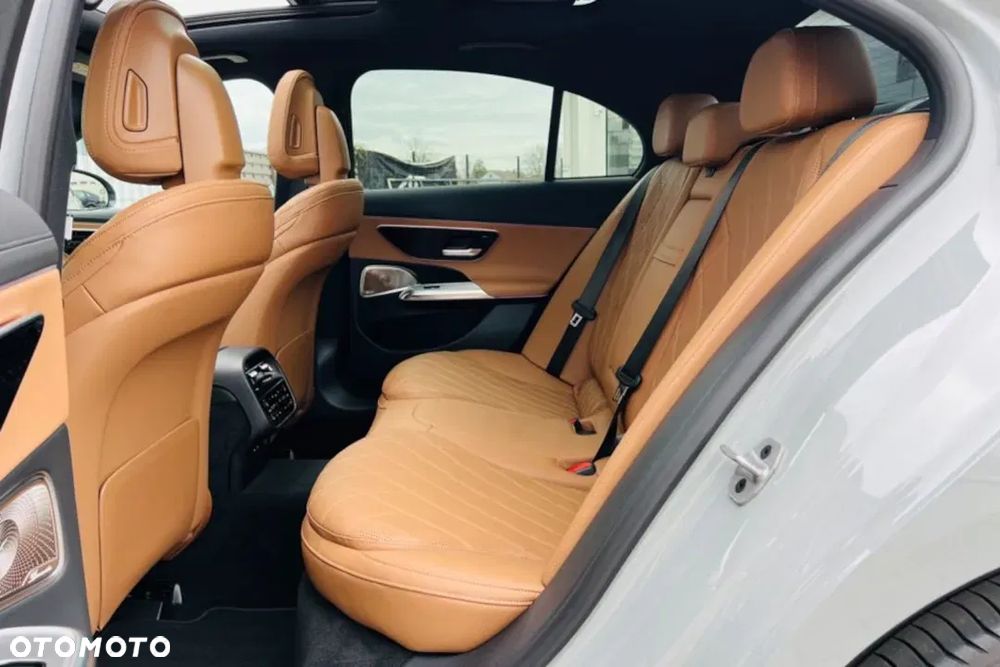 Mercedes-Benz Klasa E 220 d 4Matic 9G-TRONIC Edition AVANTGARDE - 22