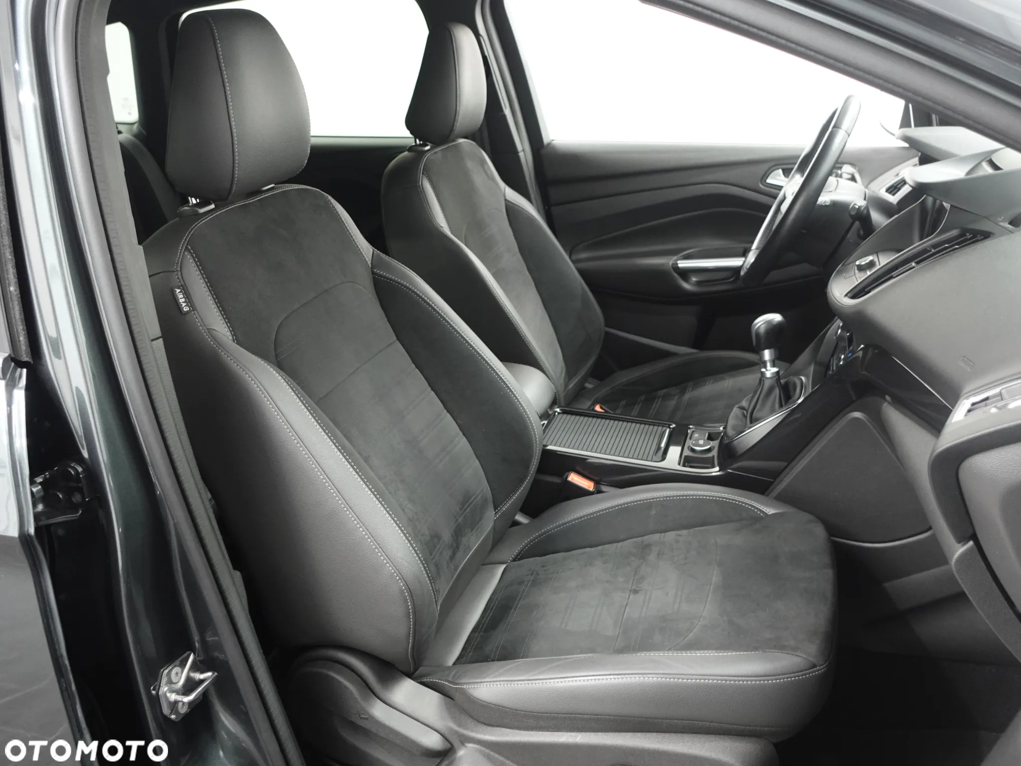 Ford Kuga 2.0 TDCi AWD ST-Line - 27