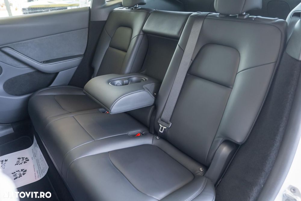 Tesla Model Y Long Range Dual Motor AWD - 30