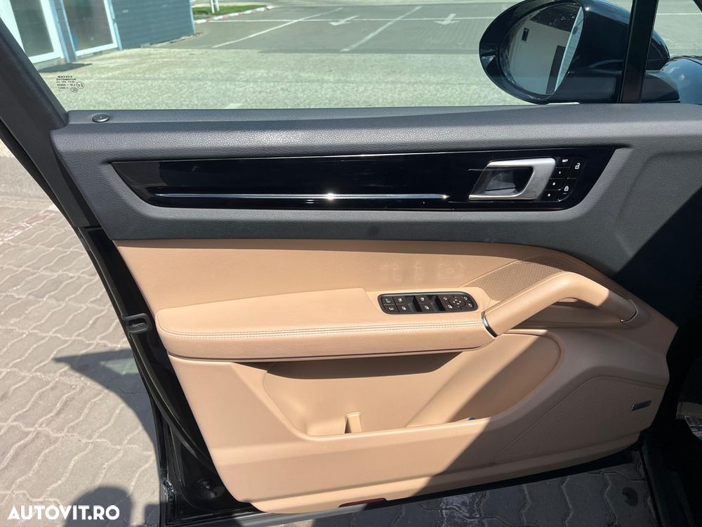 Porsche Cayenne - 8