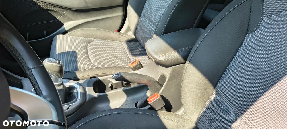 Hyundai i30 1.5 DPI Classic + - 28
