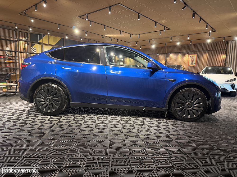 Tesla Model Y Long-Range RWD - 5