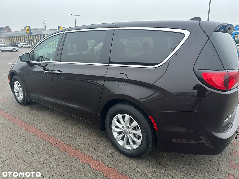 Chrysler Pacifica - 5