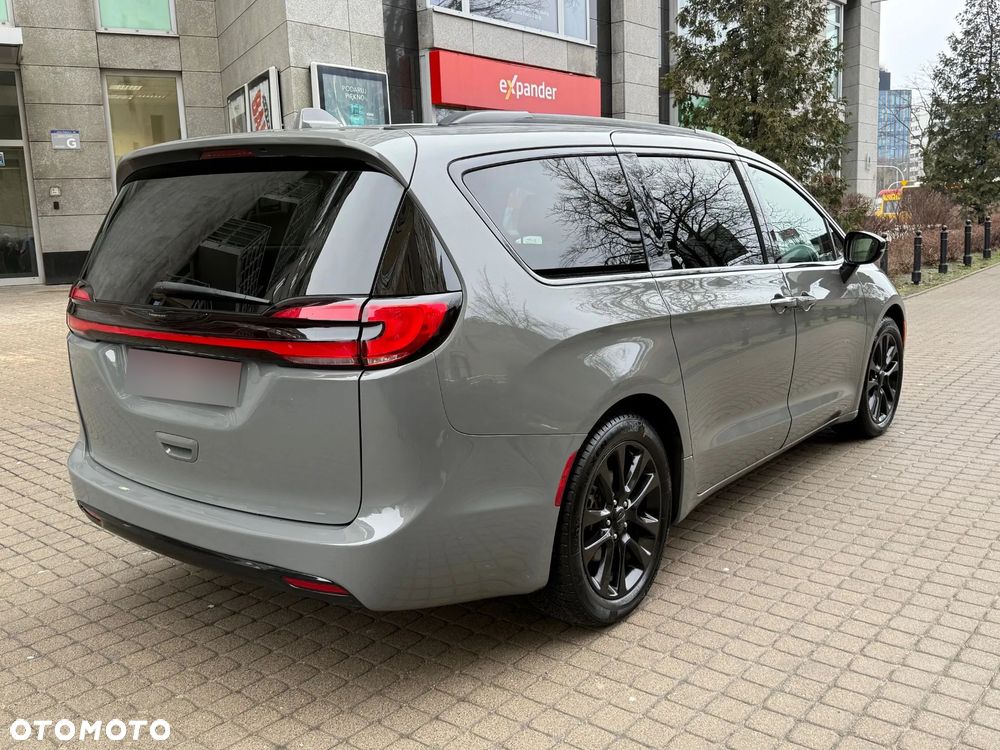 Chrysler Pacifica - 3