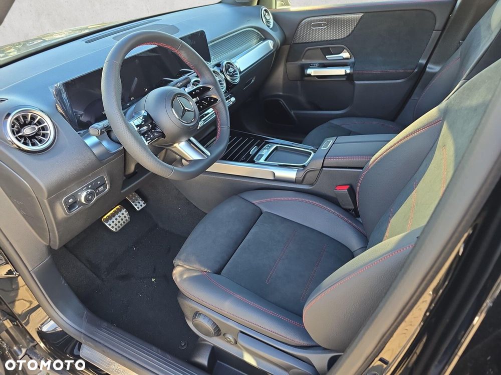 Mercedes-Benz GLB - 11