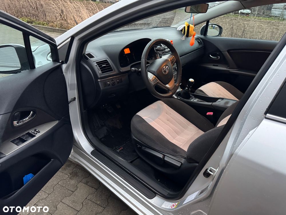 Toyota Avensis 2.0 D-4D - 10