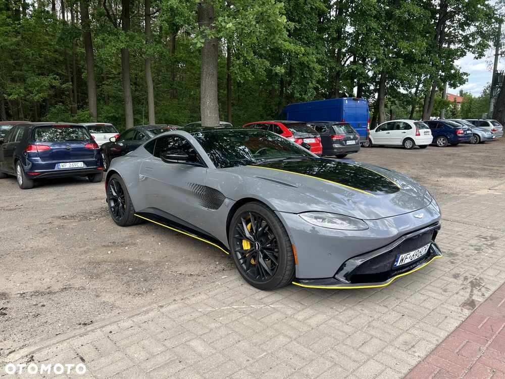 Aston Martin Vantage - 5