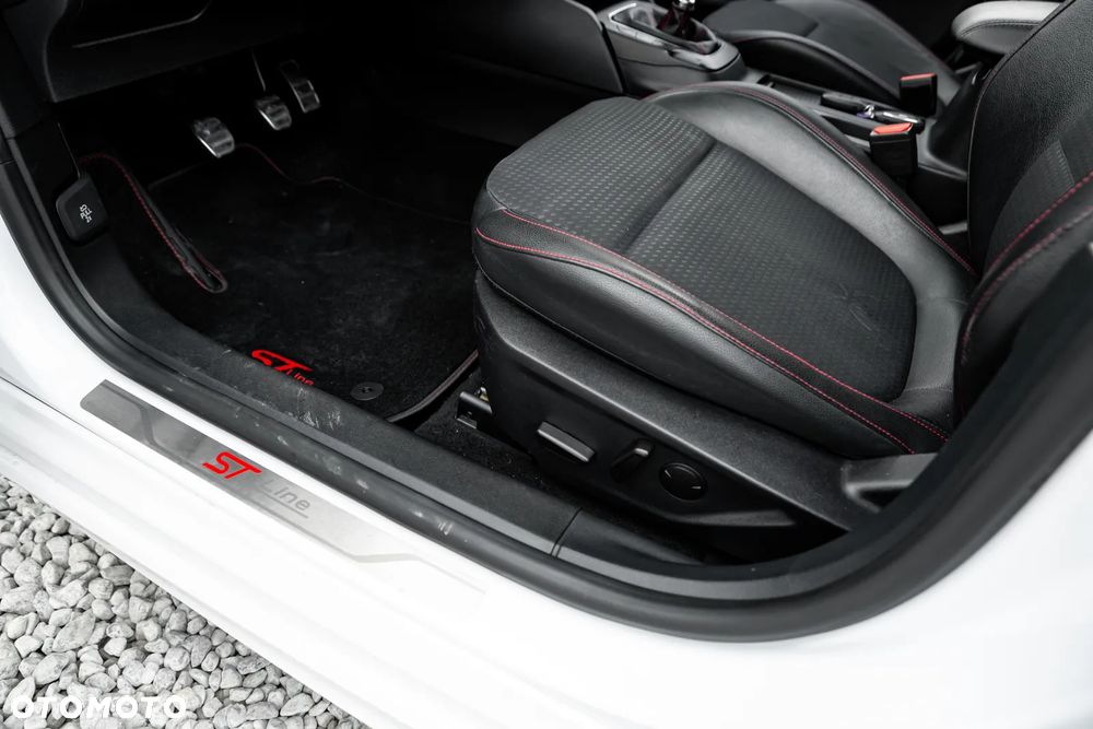Ford Focus 1.0 EcoBoost Start-Stopp-System ST-LINE STYLE - 19