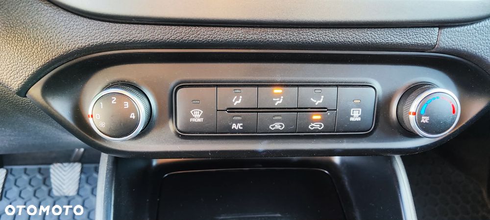 Kia Carens - 17